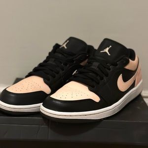 Shoes are called Jordan 1 low ‘crimson tint’ , condition: very good, size: 10